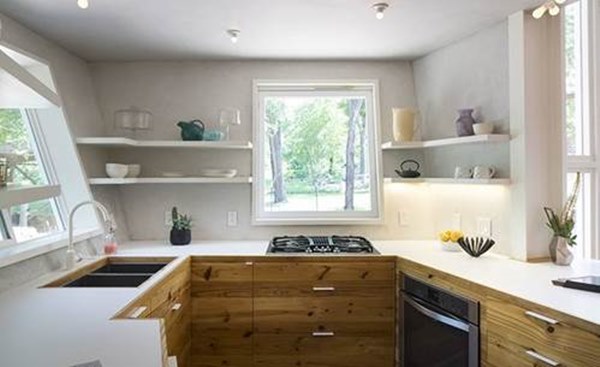 Ít tiền, xây ngôi nhà liêu xiêu như sắp đổ, vợ chồng trẻ khiến ai cũng kinh ngạc-11