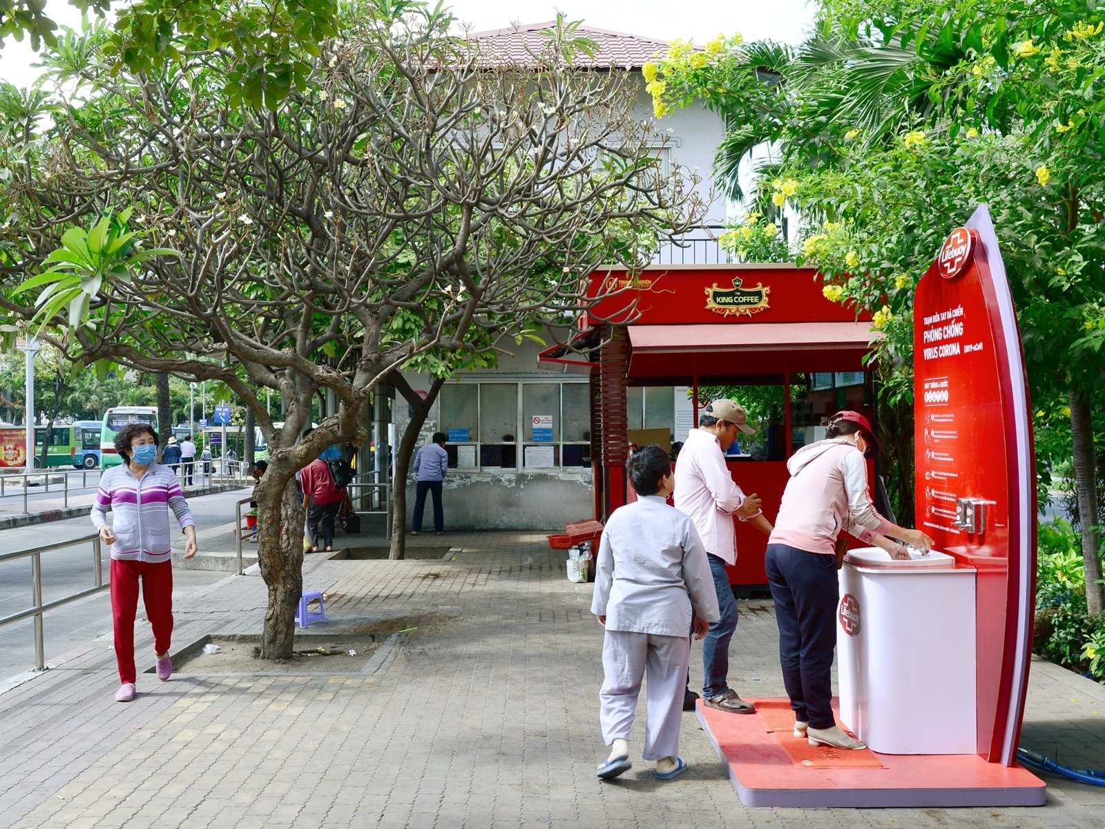 Lifebuoy lắp trạm rửa tay miễn phí ở hàng loạt điểm công cộng-1