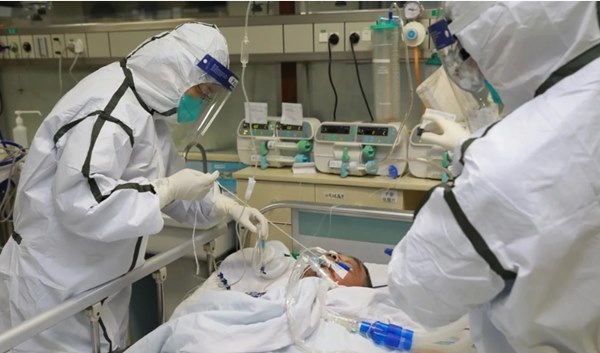 Nhân viên y tế TQ trả giá đắt trong cuộc chiến với virus corona-2