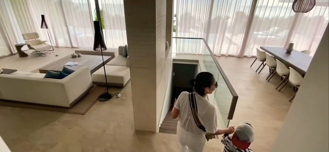 Hoa mắt vì biệt thự mới tậu của dàn sao Việt: Toàn bạc tỷ siêu sang, nhà Ngọc Trinh xa hoa như khách sạn 5 sao-2