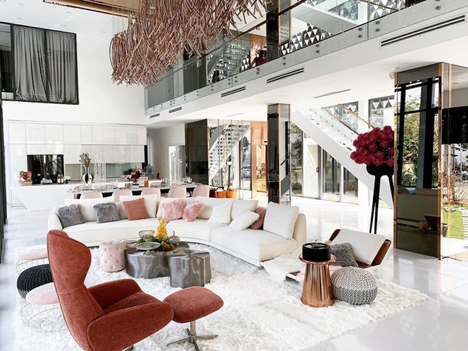 Hoa mắt vì biệt thự mới tậu của dàn sao Việt: Toàn bạc tỷ siêu sang, nhà Ngọc Trinh xa hoa như khách sạn 5 sao-21