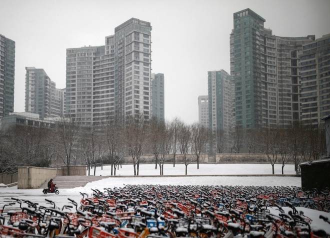 Cảnh tượng hiếm thấy: Hàng triệu người trở lại làm việc nhưng các siêu đô thị Trung Quốc vẫn chìm trong hôn mê vì virus corona-2