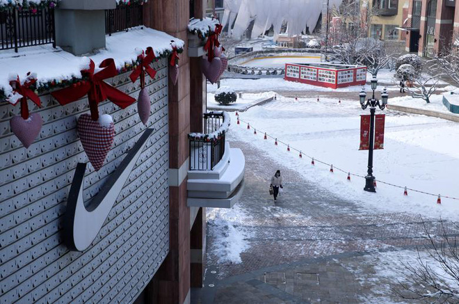 Cảnh tượng hiếm thấy: Hàng triệu người trở lại làm việc nhưng các siêu đô thị Trung Quốc vẫn chìm trong hôn mê vì virus corona-4