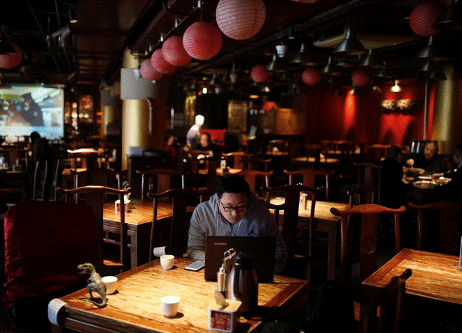 Cảnh tượng hiếm thấy: Hàng triệu người trở lại làm việc nhưng các siêu đô thị Trung Quốc vẫn chìm trong hôn mê vì virus corona-12