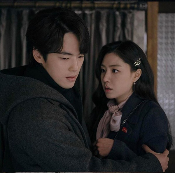Crash Landing On You tập 15: Hôn thê Hyun Bin bỏ trốn theo trai trẻ, Son Ye Jin tuyệt vọng khi nghe tin dữ?-3