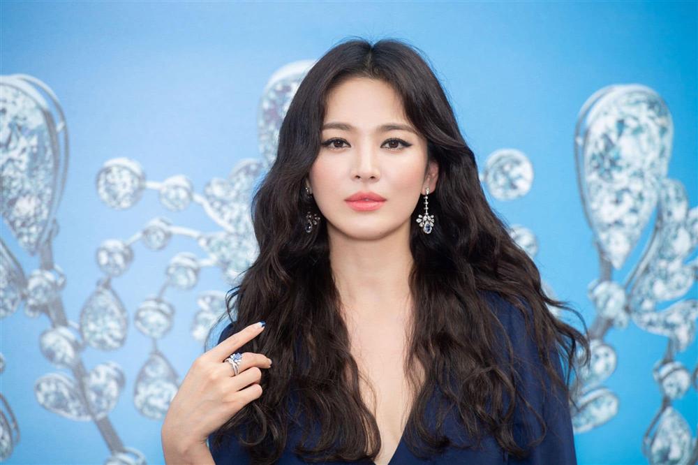 Trùm cuối tóc bà thím nhất định phải thuộc về Song Hye Kyo: Đẹp đỉnh thế này ai cưỡng lại!-15