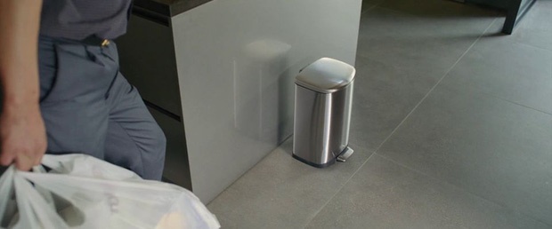 Sốc nặng độ đầu tư bối cảnh ở Kí Sinh Trùng: Từ căn biệt thự cực phẩm tới thùng rác sương sương 53 triệu được mua vì cái nắp quý tộc-12