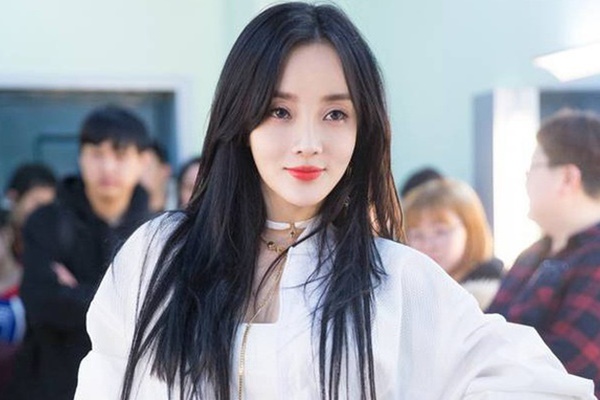 Xầm xì tin nữ siêu sao bản hit gần tỷ view sinh con đầu lòng, bạn trai kém 6 tuổi thưởng nóng Rolls-Royce 9 tỷ-6