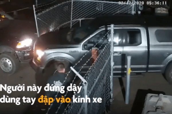 Tên trộm xe máy tuột cả dép khi bị truy đuổi-1