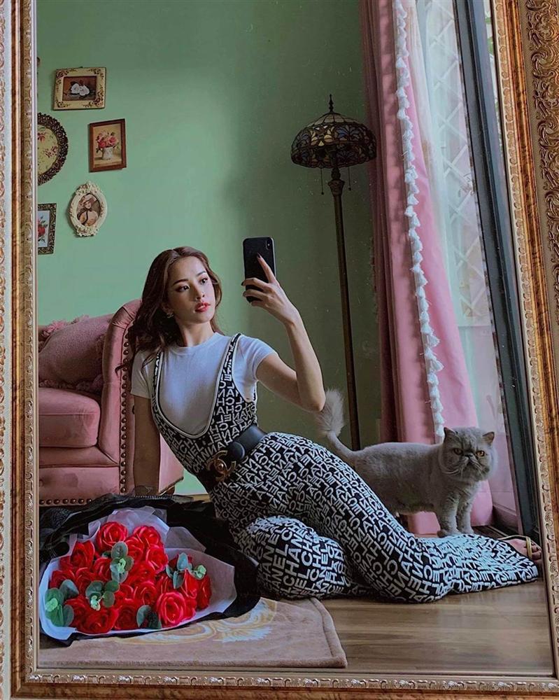 Diện bộ jumpsuit gần 80 triệu, Chi Pu mix đồ cực kỳ cao tay thậm chí còn có thể so bì độ gợi cảm với cả Kylie Jenner-1