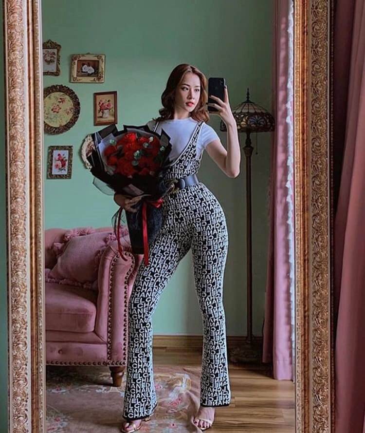 Diện bộ jumpsuit gần 80 triệu, Chi Pu mix đồ cực kỳ cao tay thậm chí còn có thể so bì độ gợi cảm với cả Kylie Jenner-3
