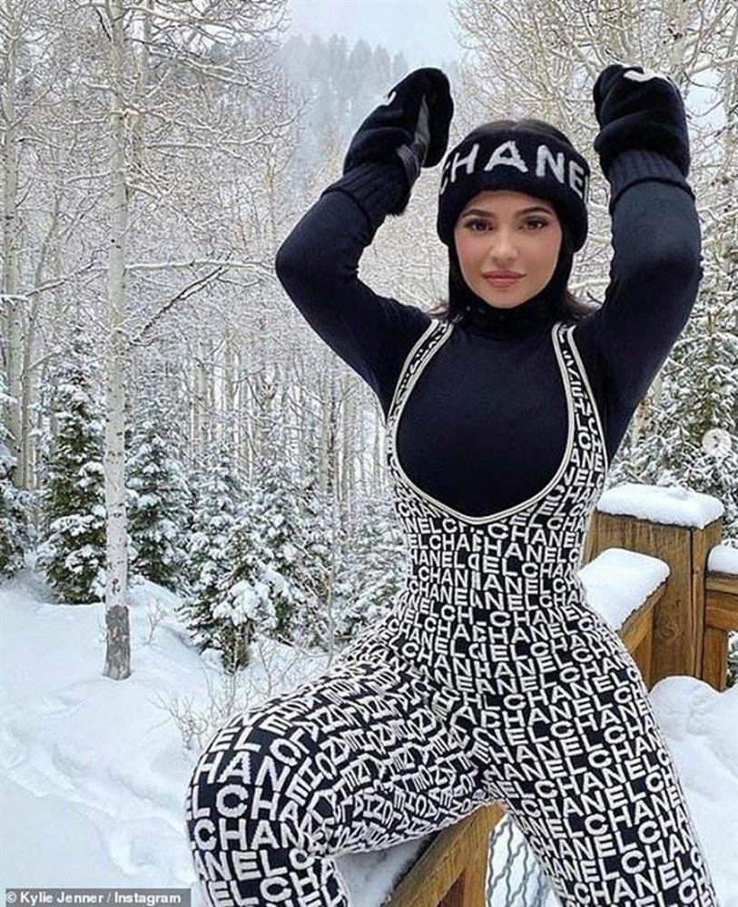 Diện bộ jumpsuit gần 80 triệu, Chi Pu mix đồ cực kỳ cao tay thậm chí còn có thể so bì độ gợi cảm với cả Kylie Jenner-4