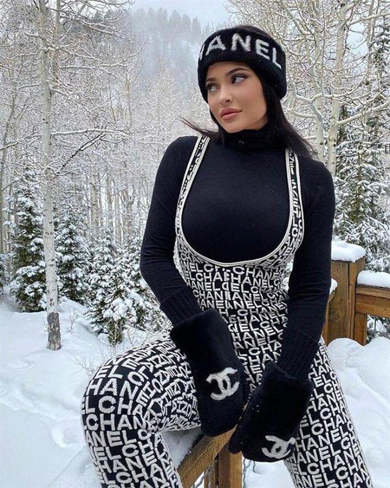 Diện bộ jumpsuit gần 80 triệu, Chi Pu mix đồ cực kỳ cao tay thậm chí còn có thể so bì độ gợi cảm với cả Kylie Jenner-5