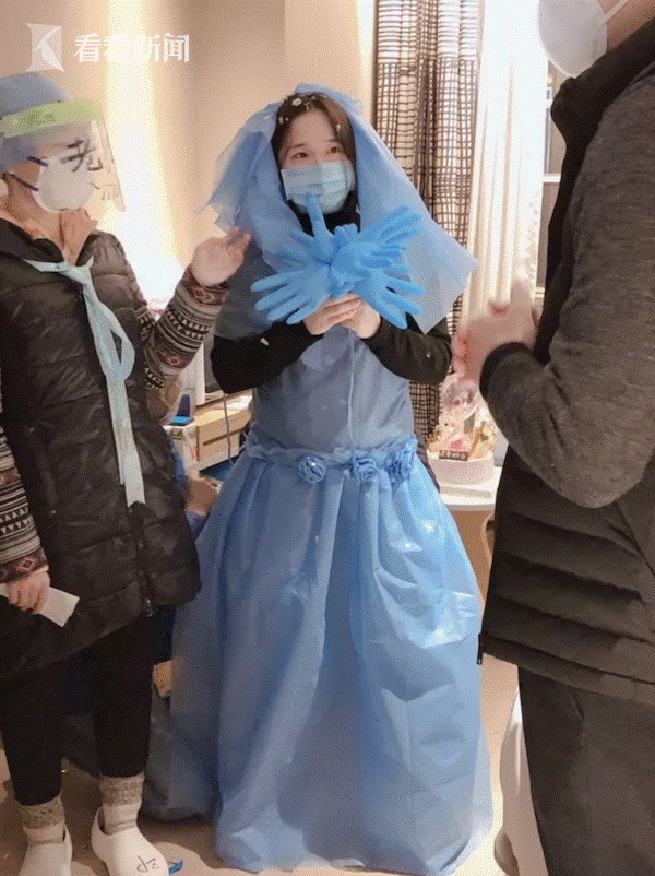 Áo cưới đẹp nhất của thiên thần áo trắng: Cách điệu từ những vật liệu ít ỏi ở vùng tâm dịch và tình cảm chân thành giữa các y tá-3