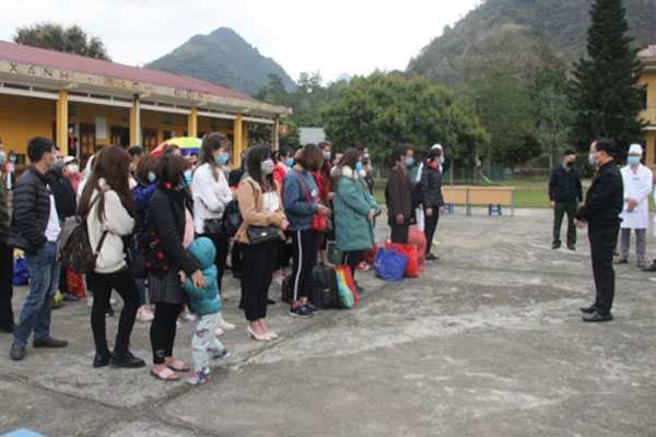 Nam Định cách ly 2 vợ chồng giáo viên từ Sơn Lôi cùng 30 người tiếp xúc-3