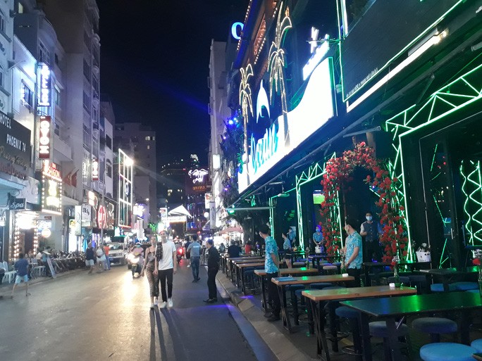 Hình ảnh lạ lẫm đến khó ngờ ở phố đi bộ Bùi Viện!-5