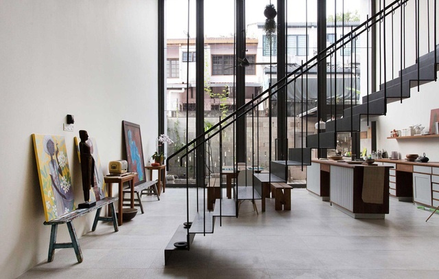 Bất ngờ ngôi nhà 3 tầng trồng hơn 40 loại cây ăn quả giữa phố thị chật chội-6