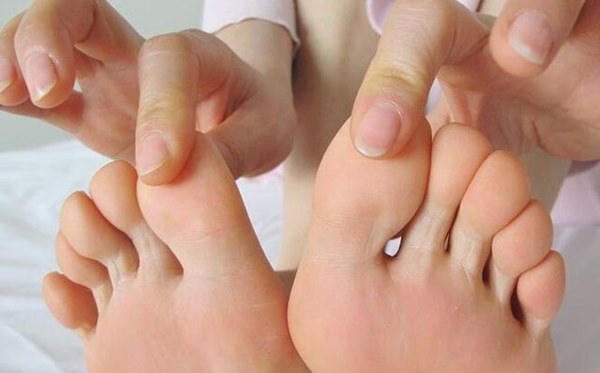 Trên cơ thể có 4 bộ phận bốc mùi cảnh báo thận suy yếu-3
