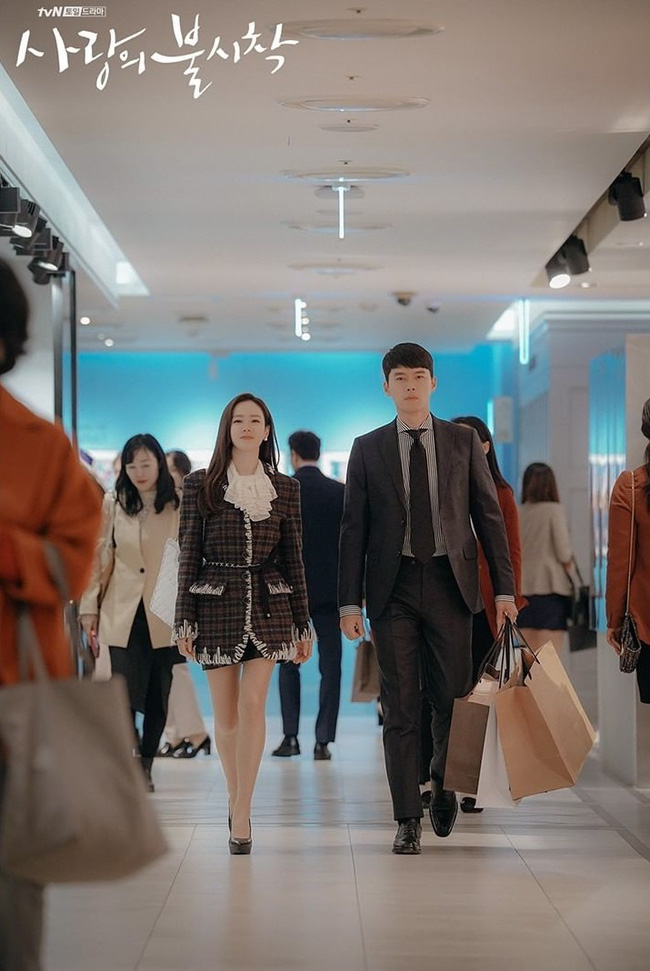 Huyn Bin và Son Ye Jin diện áo khoác đôi tại tiệc mừng công, bất ngờ nhất là giá áo của anh gấp mấy lần áo chị-3