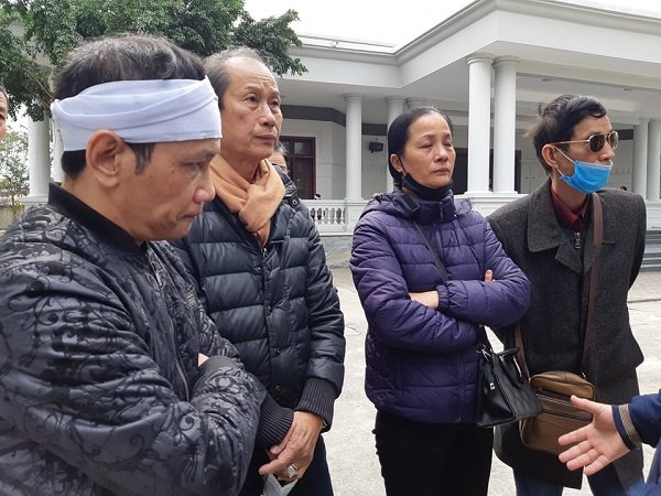 Vụ mẹ con ăn xin gặp nạn trên cầu Thanh Trì: 7 năm qua cháu tôi chưa được đặt tên”-3