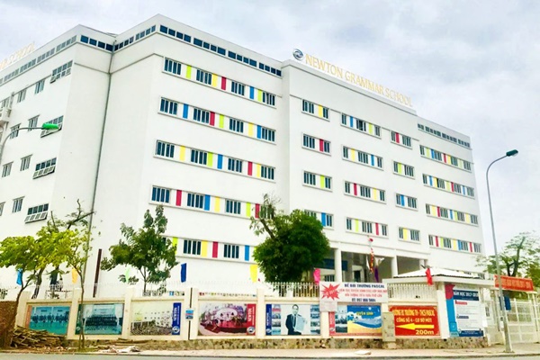 Bị phụ huynh phản ứng khi thu thêm 2,5 triệu đồng/tháng để tổ chức dạy học online, trường Newton ra quyết định bất ngờ-2
