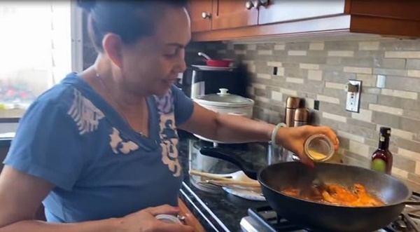 Tình mẹ bao la, có 2 con lớn, nghệ sĩ Ngọc Huyền vẫn được mẹ ruột nấu ăn mỗi ngày-1