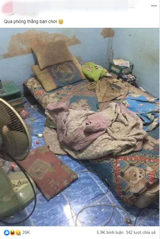 Sang thăm phòng nam sinh, bạn bè đứng hình khi nhìn sang giường ngủ: Chàng trai vàng trong làng ở bẩn đây rồi!-1