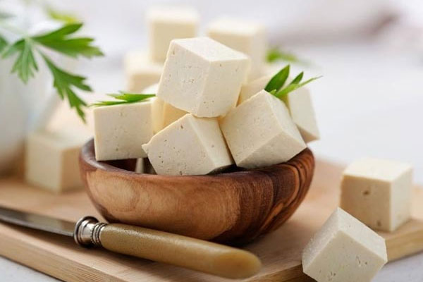 Sữa hết hạn chớ vứt đi, để lại mang cứu nguy cho vườn hồng sắp rụi-4