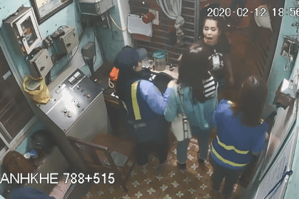 Clip: Lời khai của cặp đôi đánh đập, xúc phạm nữ phóng viên VTV khi đang tác nghiệp ở gác chắn đường sắt-1