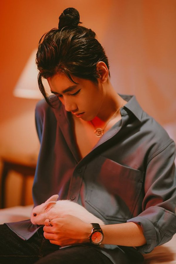 HOT: K-ICM lột xác như tài tử khi mặc áo hở ngực ngồi ôm thỏ, sẽ chính thức lấn sân ca sĩ với bài hát Cần Một Lý Do ra mắt vào hôm nay!?-2