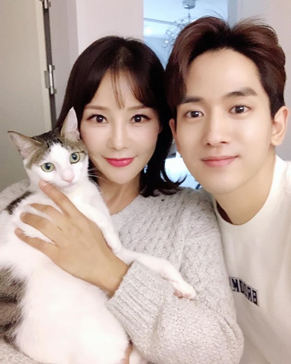 Hoa hậu World Cup lấy mỹ nam kém 17 tuổi: Đau đớn bật khóc trước mặt mẹ chồng-4