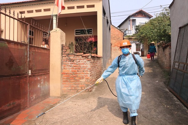 Nam Định cách ly 2 vợ chồng giáo viên từ Sơn Lôi cùng 30 người tiếp xúc-2