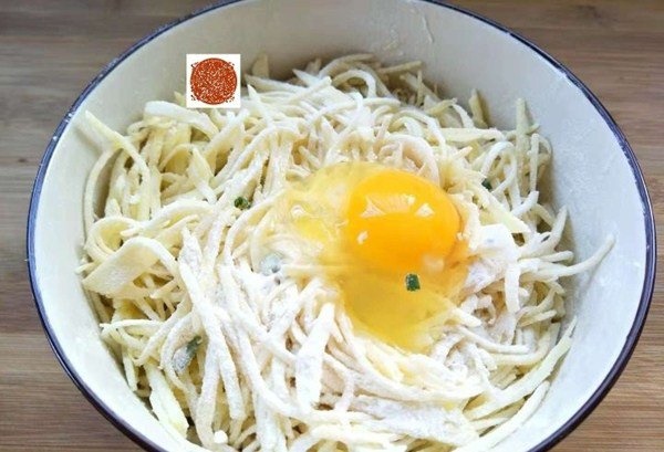 Buổi sáng mẹ chế biến bánh khoai tây kiểu này đảm bảo gây nghiện, con thích mê-6