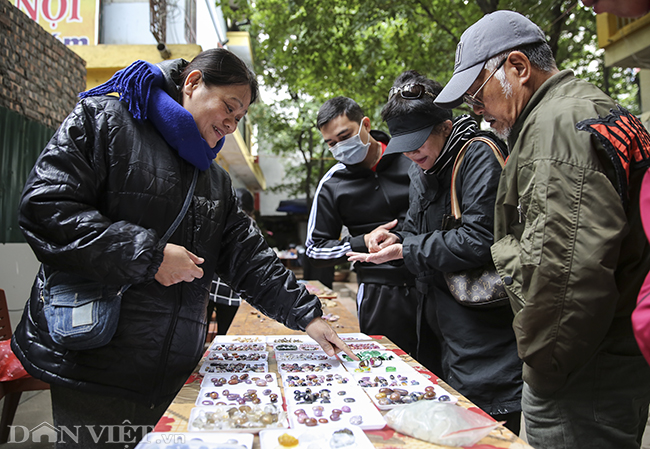 Hoa mắt khi khám phá phiên chợ đá quý triệu đô giữa lòng Hà Nội-2