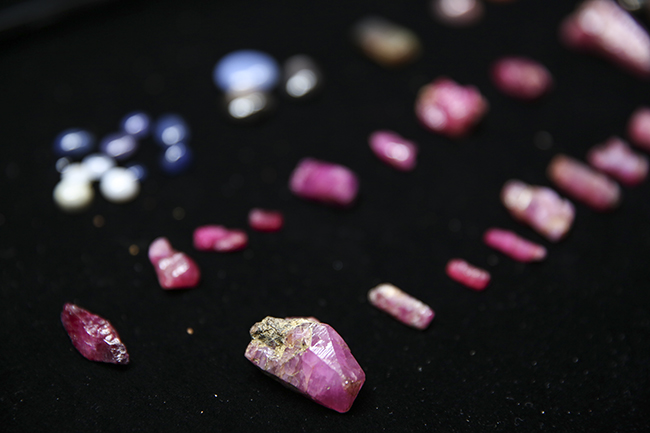 Hoa mắt khi khám phá phiên chợ đá quý triệu đô giữa lòng Hà Nội-11