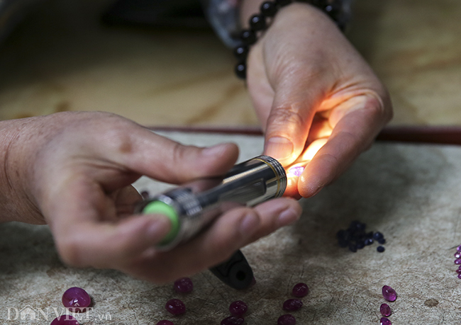 Hoa mắt khi khám phá phiên chợ đá quý triệu đô giữa lòng Hà Nội-9