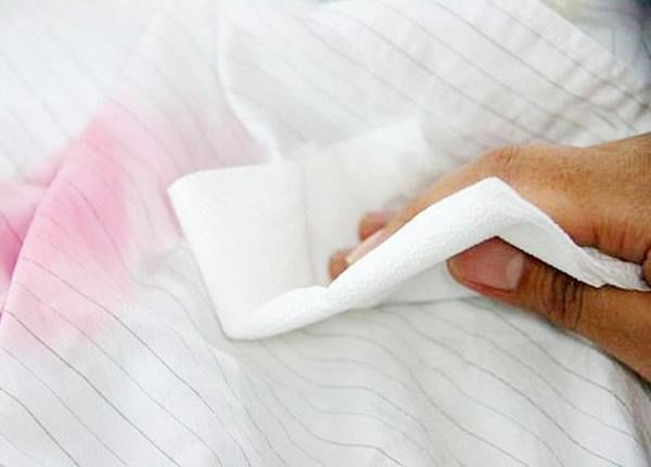 Sữa hết hạn chớ vứt đi, để lại mang cứu nguy cho vườn hồng sắp rụi-3