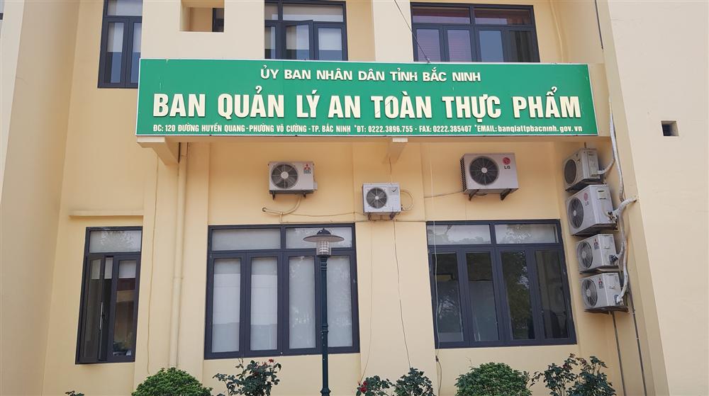 Cơ quan chức năng vào cuộc điều tra vụ suất ăn có giòi ở Bắc Ninh-3