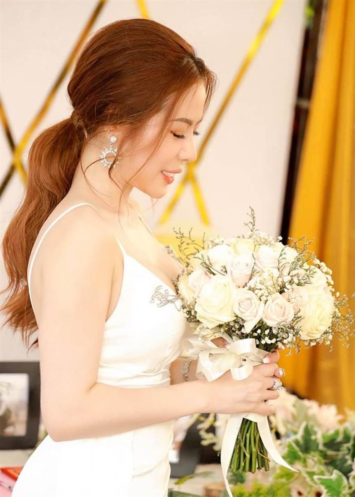 Trao 49 cây vàng cùng 2,5 tỉ đồng làm của hồi môn cho em gái, dân mạng bất ngờ hơn khi biết danh tính người chị gái-4