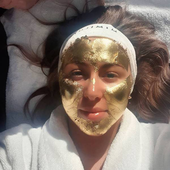 Đắp thử mặt nạ vàng 24K giá 2 triệu/lần của các ngôi sao, 5 cô nàng cảm thấy như vua chúa, da căng bóng tức thì-7