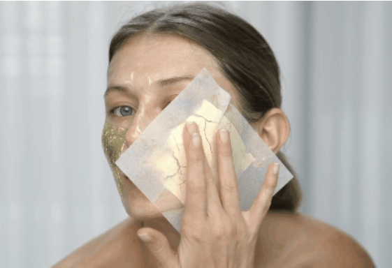 Đắp thử mặt nạ vàng 24K giá 2 triệu/lần của các ngôi sao, 5 cô nàng cảm thấy như vua chúa, da căng bóng tức thì-3