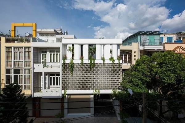 Ông bố Sài Gòn xây nhà đẹp như mơ tặng con gái rượu-1