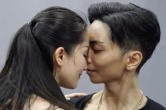 Khánh Thi, Phan Hiển nhảy trên nền nhạc 'Hạ cánh nơi anh'