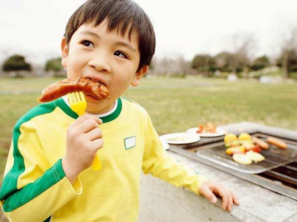 Điểm danh 4 thực phẩm có thể gây ung thư cho trẻ, 3 thứ hầu hết các bé đều nghiện-3