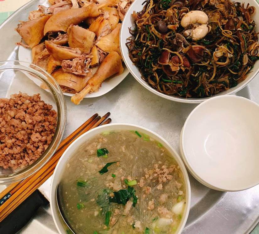 Làm mâm cơm mời mẹ bạn trai, hôm sau cô gái bị chê nóng tính và không tinh tế chỉ vì 1 món-1