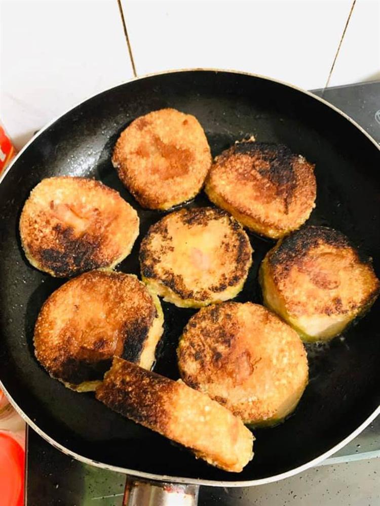 Làm mâm cơm mời mẹ bạn trai, hôm sau cô gái bị chê nóng tính và không tinh tế chỉ vì 1 món-2