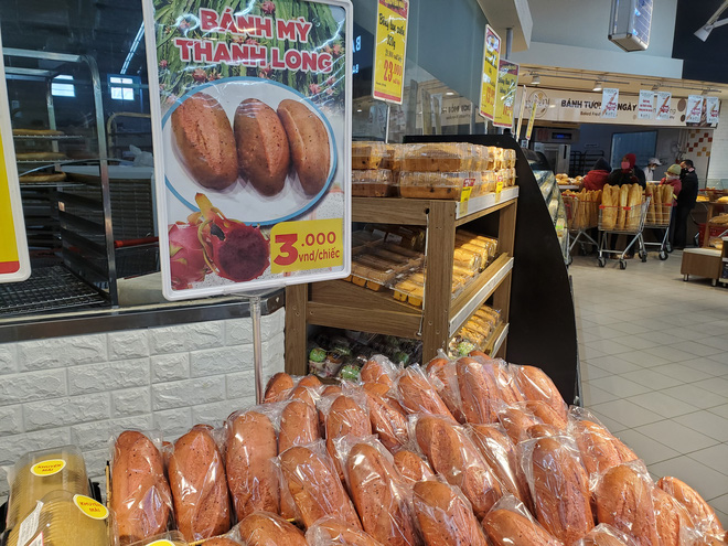 Hà Nội xuất hiện bánh mì thanh long 3.000 đồng/chiếc-1