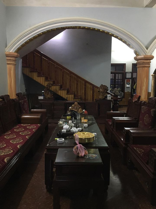 Bố mẹ đi vắng, cô gái ngủ no mắt đến chiều mới phát hiện nhà mất tivi, đành nhắn tên trộm 1 câu xót xa-1