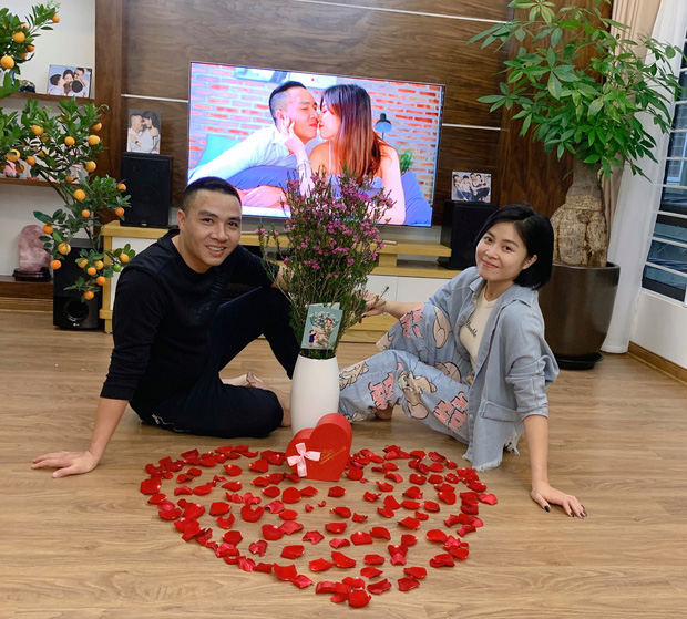 Hậu dằn mặt cô bồ cũ của chồng, MC Hoàng Linh khoe ăn Valentine dài hạn đến bây giờ: Chị đây xin chấp hết Tuesday nhé!-4
