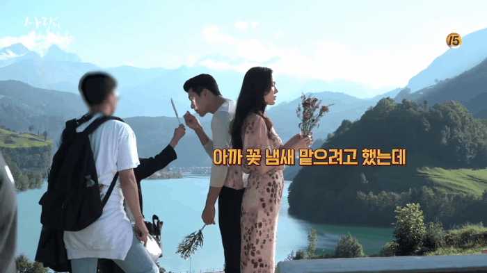 Hậu trường tập cuối Crash Landing On You: Seo Ye Jin mệt mỏi vì bám càng Hyun Bin, đại úy mê makeup ngó lơ luôn crush-11